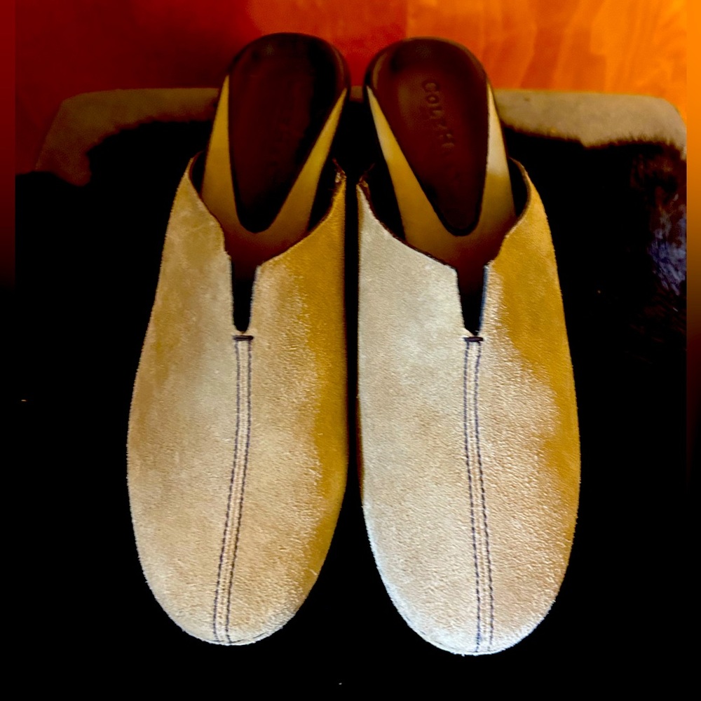 Cole Hann stunning NWOT suede tan mule. Size 6.5,